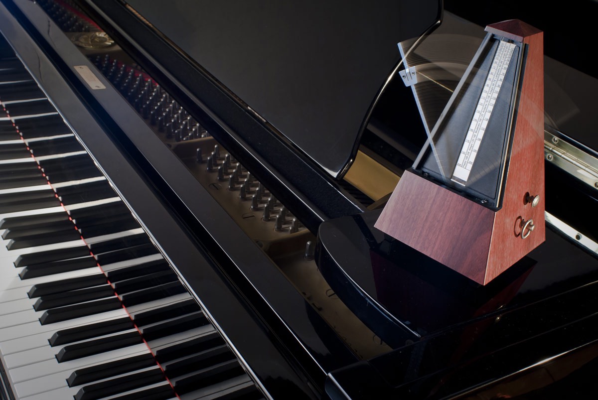 Piano metronome dreamstime xl 28299858 opt